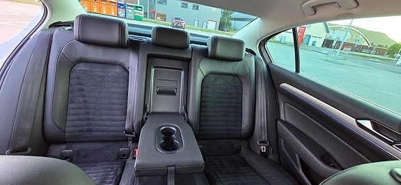 Volkswagen Passat 17 of 30