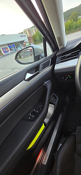 Volkswagen Passat 25 of 30