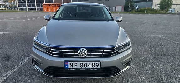 Volkswagen Passat 8 of 30
