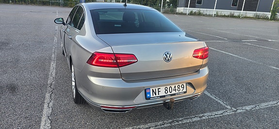 Volkswagen Passat 14 of 30