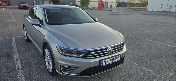 Volkswagen Passat 2 of 30