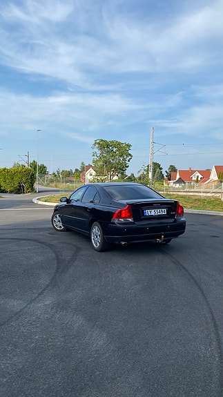 Volvo S60 4 of 5