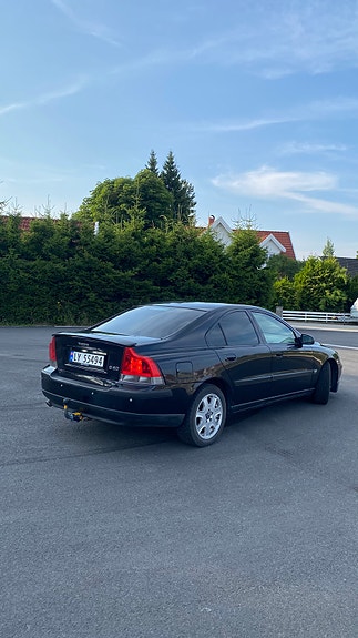 Volvo S60 2 of 5