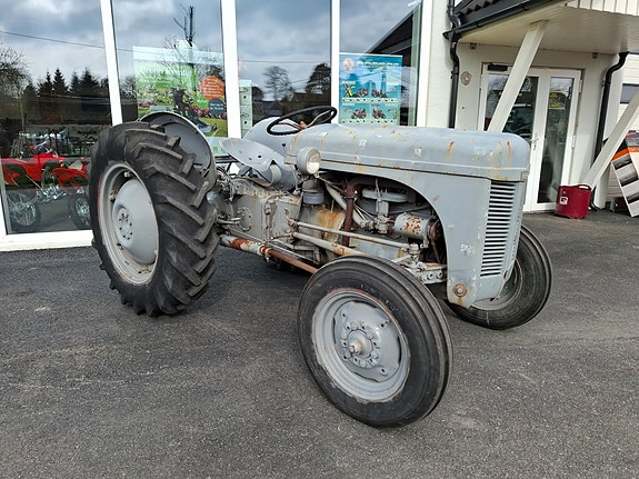 Massey Ferguson Gråtass . Ferguson TE-A-20 2 of 27