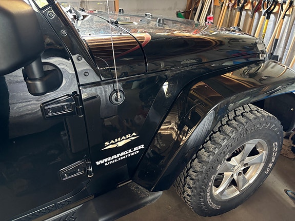 Jeep Wrangler 2 of 5