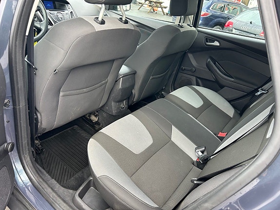Ford Focus 9 of 19