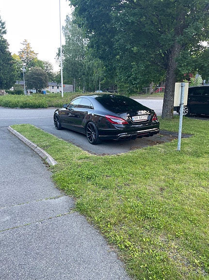 Mercedes-Benz CLS350 3 of 5