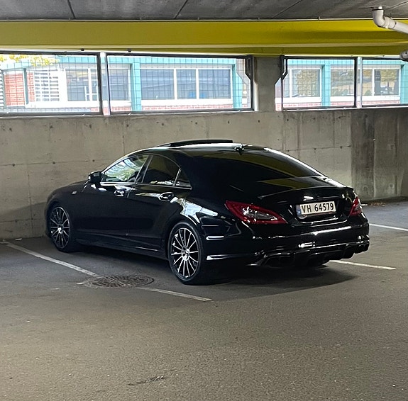 Mercedes-Benz CLS350 4 of 5