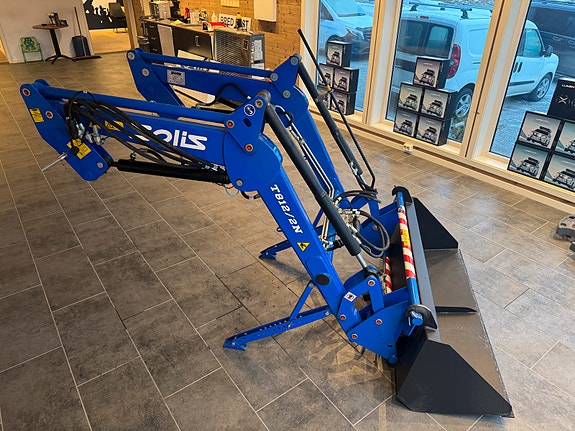 Solis 26 HST 4WD med hytte og laster klar for brøytesessongen 13 of 14