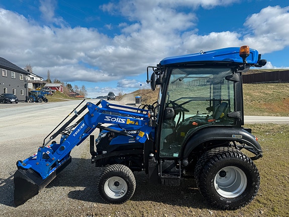 Solis 26 HST 4WD med hytte og laster klar for brøytesessongen 4 of 14