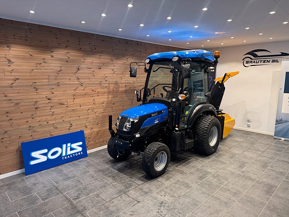 Solis 26 HST 4WD med hytte og laster klar for brøytesessongen 11 of 14