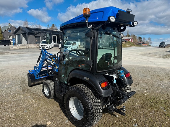 Solis 26 HST 4WD med hytte og laster klar for brøytesessongen 5 of 14