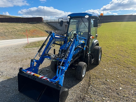 Solis 26 HST 4WD med hytte og laster klar for brøytesessongen 6 of 14