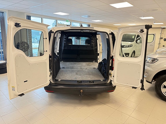 Volkswagen Caddy Maxi 22 of 25