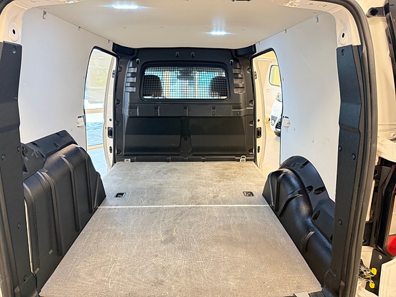 Volkswagen Caddy Maxi 23 of 25