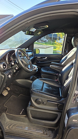 Mercedes-Benz V250 10 of 17