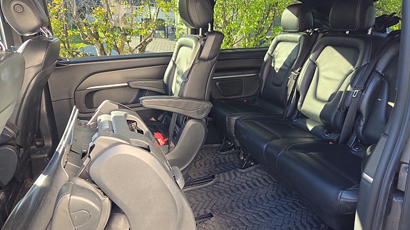 Mercedes-Benz V250 9 of 17