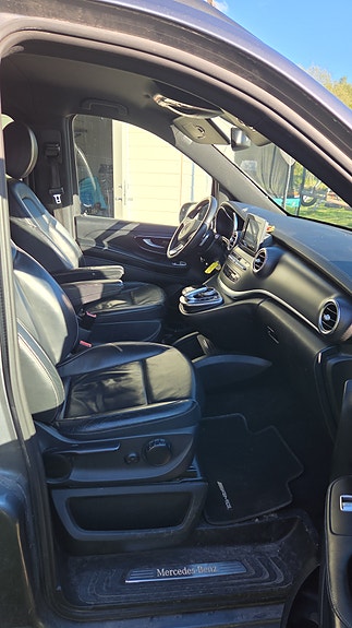 Mercedes-Benz V250 11 of 17
