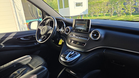 Mercedes-Benz V250 13 of 17