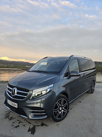 Mercedes-Benz V250 3 of 17