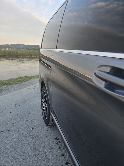 Mercedes-Benz V250 5 of 17