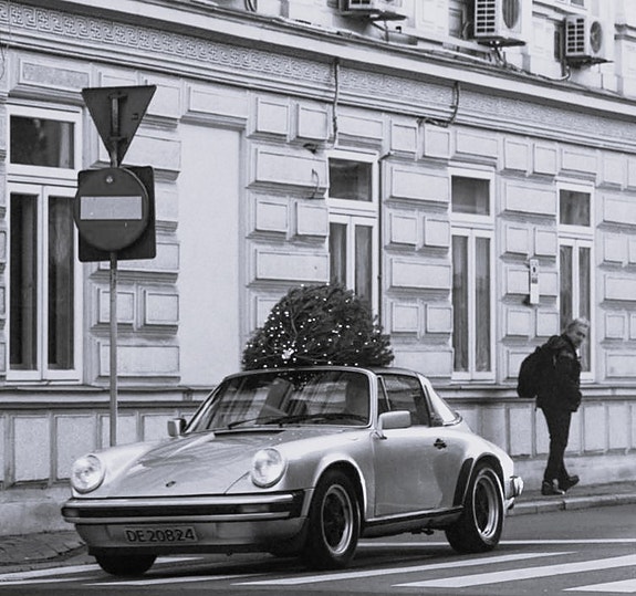 Porsche 911 4 of 25