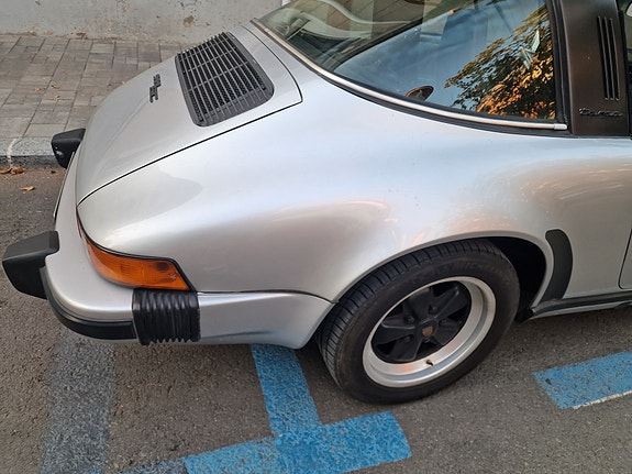 Porsche 911 16 of 25