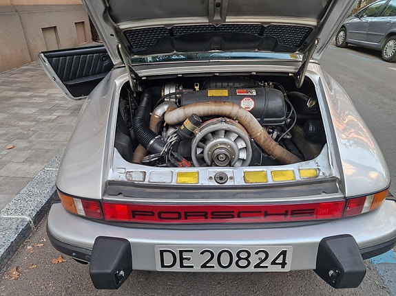 Porsche 911 12 of 25