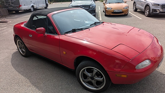 Mazda MX-5 4 of 5