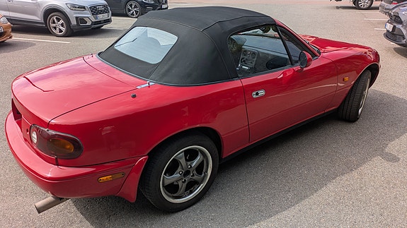 Mazda MX-5 3 of 5