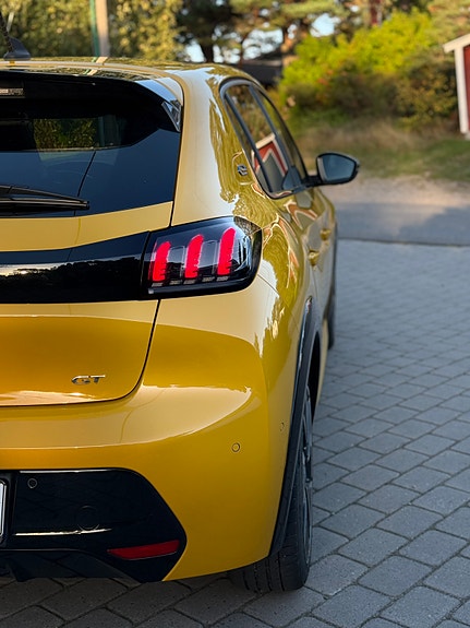 Peugeot e-208 4 of 10