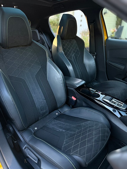 Peugeot e-208 7 of 10