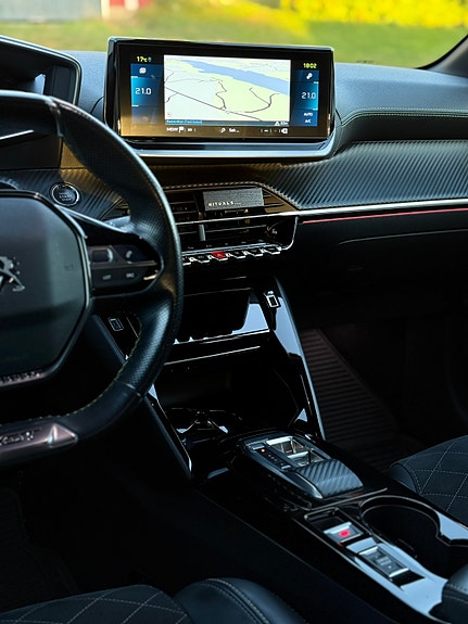 Peugeot e-208 6 of 10