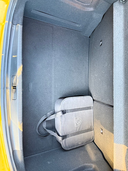 Peugeot e-208 10 of 10