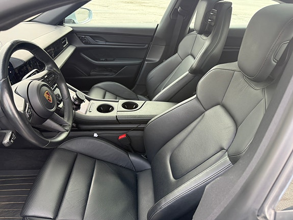 Porsche Taycan 11 of 13