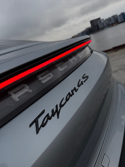 Porsche Taycan 3 of 13