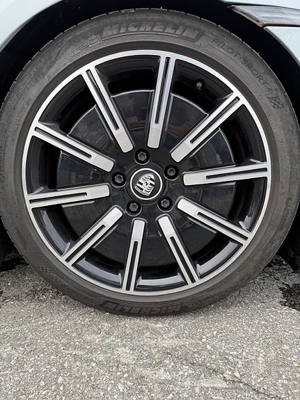 Porsche Taycan 7 of 13