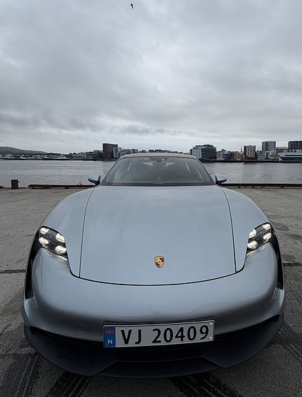 Porsche Taycan 2 of 13