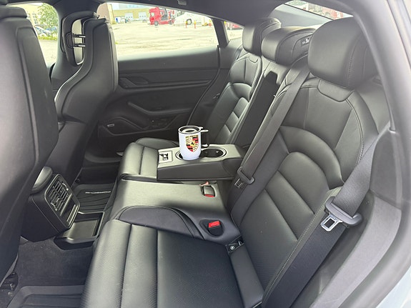 Porsche Taycan 12 of 13