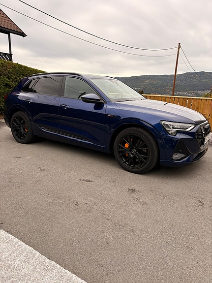 Audi e-tron 4 of 28
