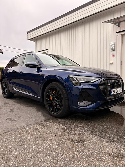 Audi e-tron 3 of 28