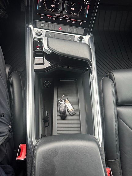 Audi e-tron 14 of 28
