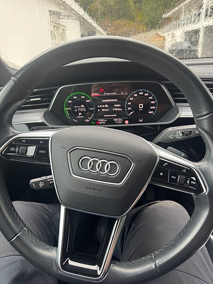 Audi e-tron 13 of 28