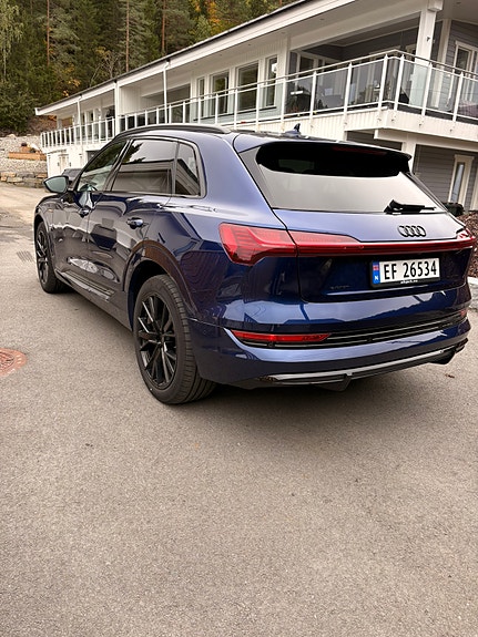 Audi e-tron 7 of 28
