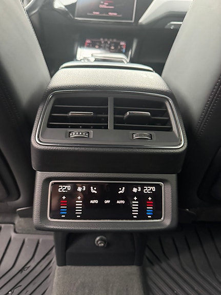 Audi e-tron 22 of 28