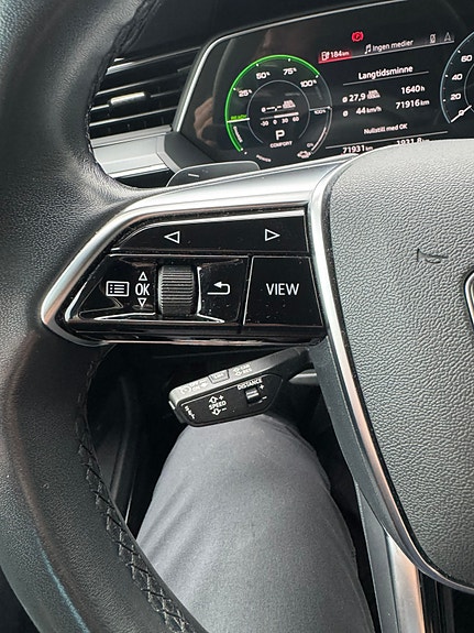 Audi e-tron 17 of 28