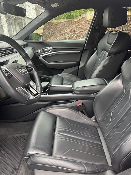 Audi e-tron 11 of 28