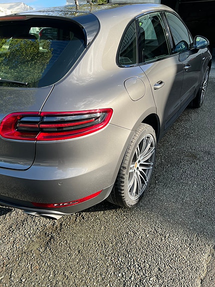 Porsche Macan 4 of 5