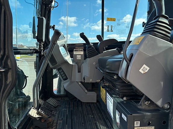 Kubota KX057-4 9 of 11