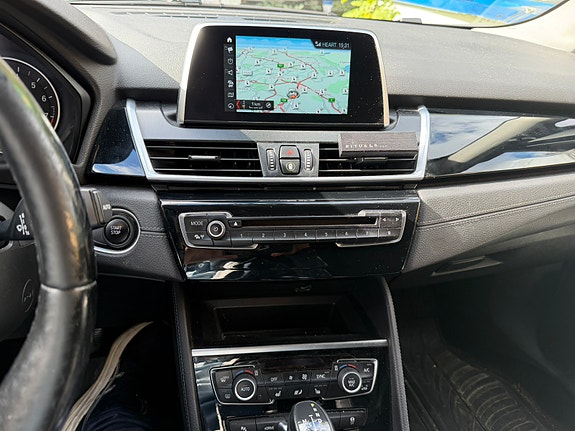 BMW 225xe 9 of 21